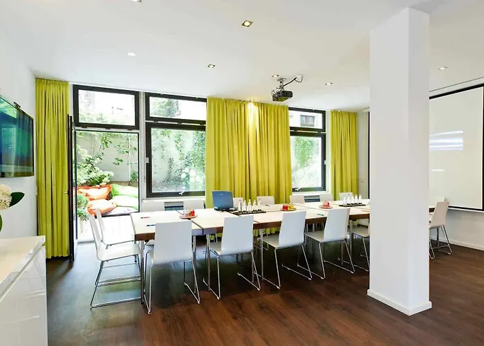 Готель Ibis Styles Frankfurt 3*